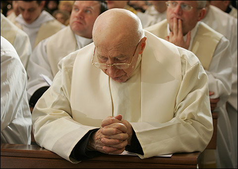Amžinybėn iškeliavo kunigas jubiliatas Vaclovas ALIULIS MIC (1921–1944–2015)
